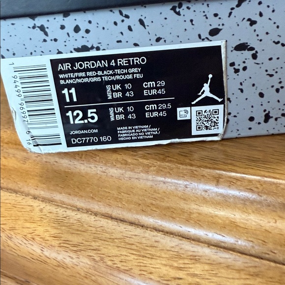 Jordan 4 - Picture 8 of 8